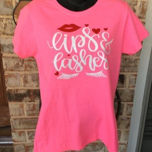 Top graphic t shirt Gildan. Size M 100 % cotton